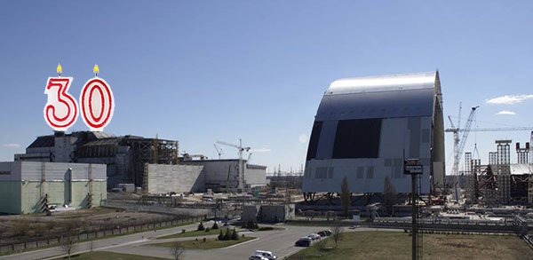 triste anniversaire... (cliquez pour visiter le site très intéressant de Philippe qui travaille sur place) le réacteur n°4 de Tchernobyl fête ses 30 ans de fusion