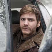 Daniel Brühl dans le film de robotique futuriste Eva